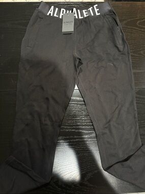 Alphalete Men’s Black Logo Elastic Waist Joggers